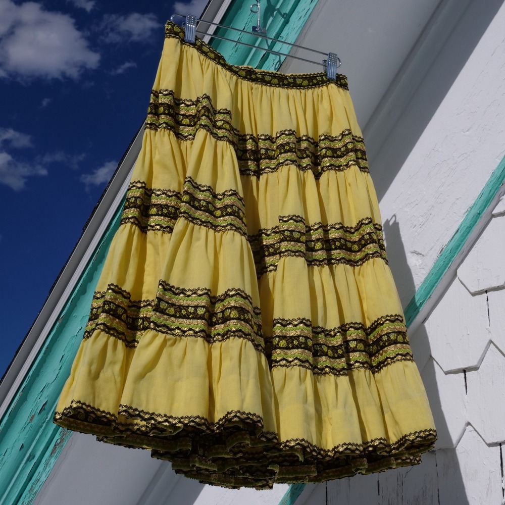 Fun 50s/60s bright lemon yellow ric rac trim patio/circle skirt - Picture 5 of 8